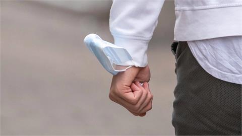 要不要當我的小女友…判5月定讞！女藥師遭院長二度「緊抱捏臀、猥褻狂聞味」