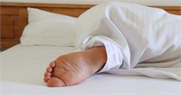 睡到臉色發黑！男血氧剩55％　醫揭嚴重睡眠呼吸中止症