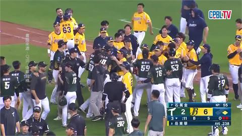 大場面！兄弟逆轉雄鷹　江坤宇挨觸身球爆衝突