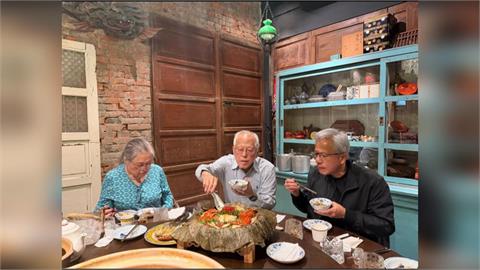 孝順！黃仁勳每年帶父母回台吃美食　曝「追求完美」是遺傳