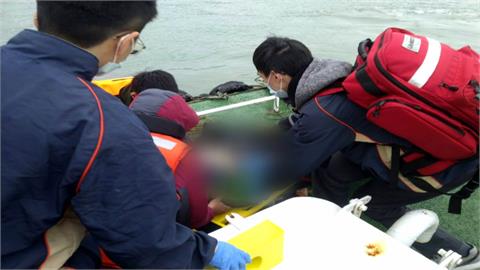 台中港破8級風　貨船撞貨櫃船　引水人落海身亡