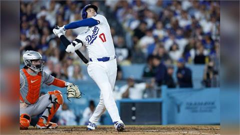 MLB(影)／鄧愷威下場之後大谷翔平就炸裂！本季第53轟出爐並列國聯全壘打王