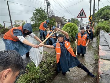 快新聞／志工隊挺進台南救災　民進黨公布專線、設立物資媒合中心