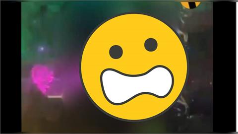 外籍客搭嘟嘟車「開嘟」雙人疊起來！後車超貼狂攝「裸色激戰片」流出