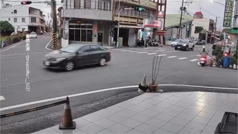 危險駕駛遇警盤查竟加速落跑　通緝犯棄車狂奔仍被逮