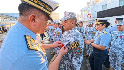 快新聞／中海警船追逐遭戲耍竟撞自家軍艦　菲海巡隊「蘇魯安號」返國受勳表揚