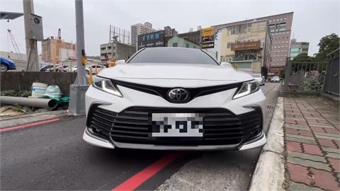 台中這處停車場堪稱「魔王等級」　多車主遇伏襲！旁邊路燈滿是戰績
