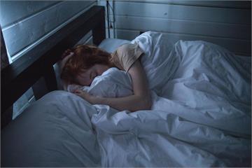 留意餘震！若睡覺時遇地震怎麼辦？　消防署教4招「防震準備」