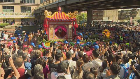 北港媽祖北上贊境！　蔣萬安親迎接駕　信眾擠爆萬華車站