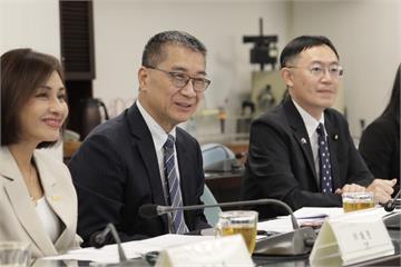 日本立民黨眾議員訪民進黨　徐國勇介紹邱議瑩讚優秀女立委