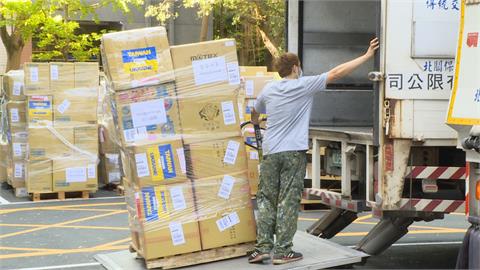 2萬箱物資送烏克蘭　400志工不休假忙打包