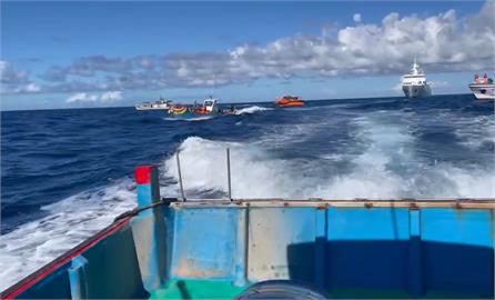 快新聞／宜蘭外海遊艇翻覆「12人落海」  海巡、漁船合力救援成功
