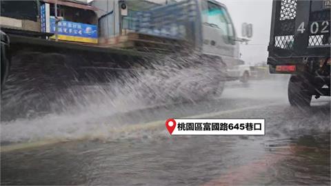 雨彈炸桃園　轎車過地下道「險滅頂」