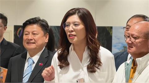 鄭麗文訪中結束返台！藍營接機、台灣基進拉布條抗議