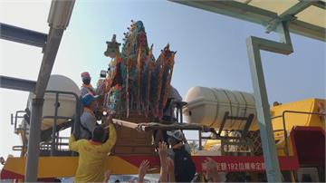 王爺神轎前往小琉球進香  隨行大陣仗！廟方豪氣包下小琉球船班