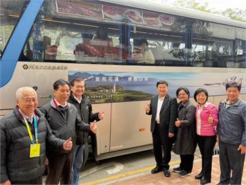 向前行(影)／傅崐萁「推觀光」帶民政處長同行？網猜：查水表有功