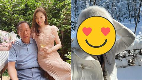 郭董愛妻曾馨瑩曬雪地自拍　51歲「真實狀態流出」網羨慕：皮膚好透亮！