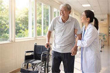 《心腦血管治療的奇蹟》三次中風半癱　擺脫輪椅重新站起