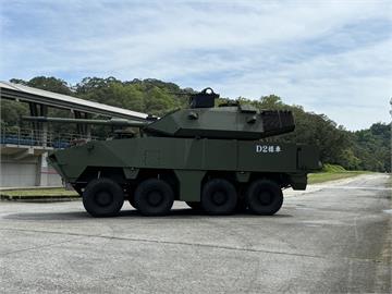 台灣製造！１０５公厘輪型戰車首亮相　展現我國防自主決心與能力