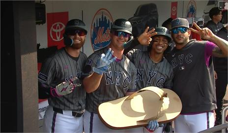 MLB(影)／北極熊生涯250轟獲贈拖鞋一隻！36歲老將提議結果是「這原因」