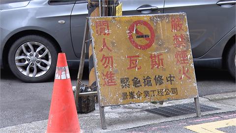 工人挖破管線「地底噴火焰」　附近居民：聞到濃濃瓦斯味