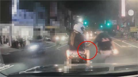 攔查糾紛! 台南騎士不滿警"強行拔鑰匙"當街爆口角