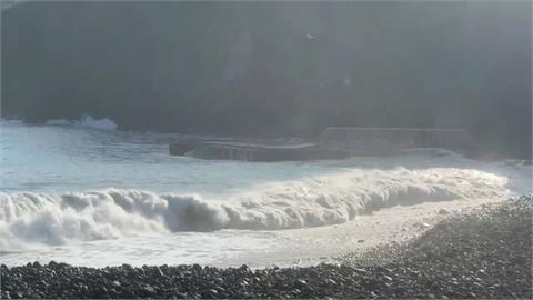 父親節泡湯！白海豚最快週五海警　中部以北防豪大雨