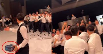 新郎捧花改丟「限量寶可夢卡牌禮盒」　全場男賓暴衝瘋搶畫面曝光