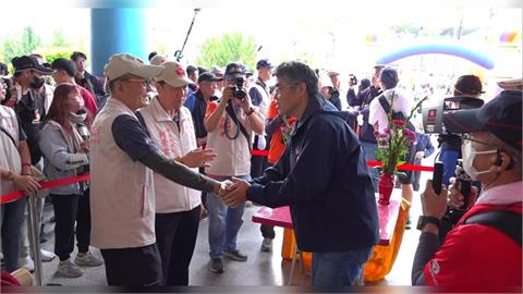 快新聞/旗山街區萬人朝聖!白沙屯媽祖遶境 李懷仁親點「起馬炮」