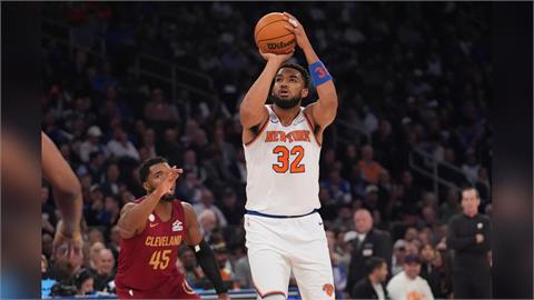 NBA(影)／尼克中鋒賽前傷勢狀況不確定！　能否出賽一變再變幸好是最完美結局