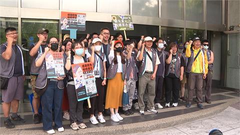 「板橋大刪元」二階達標破3.2萬份　罷團開貨車載62箱赴中選會送件