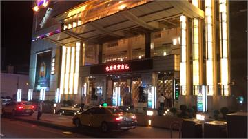 台中75酒店恢復營業 金錢豹放鞭炮慶祝