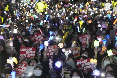 快新聞／尹錫悅戒嚴犯眾怒！南韓人喊「抓去關」　在野黨明提案二次彈劾