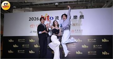 告五人犬青辣露香肩　雲安嘴甜大讚：每天都好看