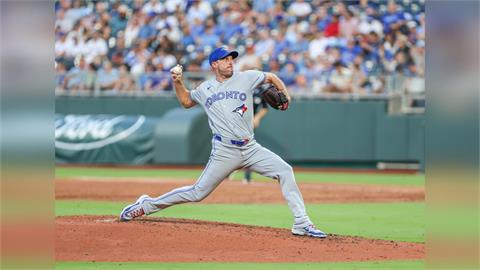 MLB(影)／42歲薛澤不求完美撐住戰局！用「剛剛好」替藍鳥守住季後賽希望