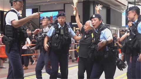 六四香港千警、裝甲車上街逮人　維園變慶祝回歸活動