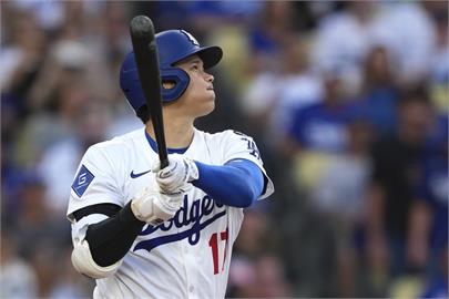 MLB(影)/你累了嗎? 大谷翔平比賽中打盹超可愛被攝影機抓個正著