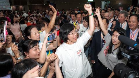 快新聞／3千鄉親力挺！蘇巧慧震撼同框新北綠營大咖　支持者嗨翻搶握手