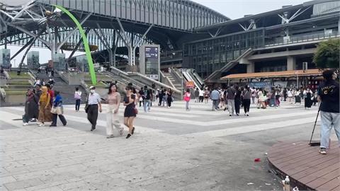 台中火車站驚見「垃圾階梯」　環保局：亂丟最高罰6千元