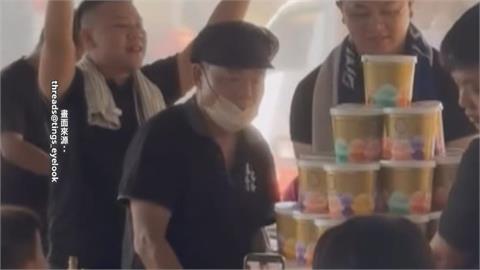 辦桌無極限! 摩天輪鮑魚漢堡上桌 "一人一桶冰淇淋"賓客驚喜