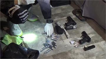 販毒二人組槍不離身 警清晨破門扣5槍16彈及喪屍菸油