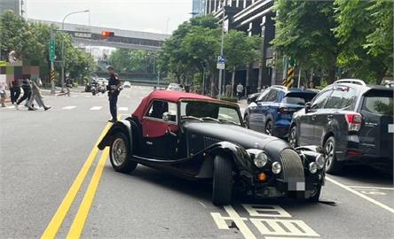 快新聞／1台近600萬！幫客戶開英倫仿古車保養　內湖業務失控連撞2車