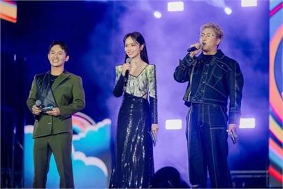 鍾佩吟操刀高雄跨年主持服裝  兩系列呈現城市山海交織之美
