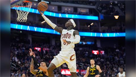 NBA(影)／黃飛鴻的無影腳出現在NBA！施洛德出招庫明加高喊：李連杰！