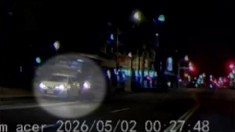 不是拍電影！街頭警匪追逐　花蓮警車失控衝店家撞破牆