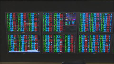 台股早盤跌近200點　失守22000點大關