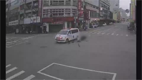 台中執勤救護車、機車碰撞！　女騎士噴飛多處傷送醫