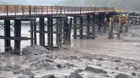 「卡努」颱風炸南台灣　多處地區驚傳土石流交通中斷
