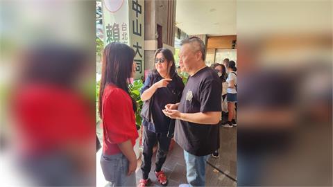 王世堅缺席賴俊翰競總成立　「寬姐」邱瓈寬現身力挺淡江學弟