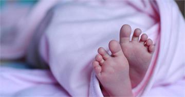 33歲女腹痛就醫途中「羊水破裂」到院秒生娃　與伴侶驚呼：我們有避孕